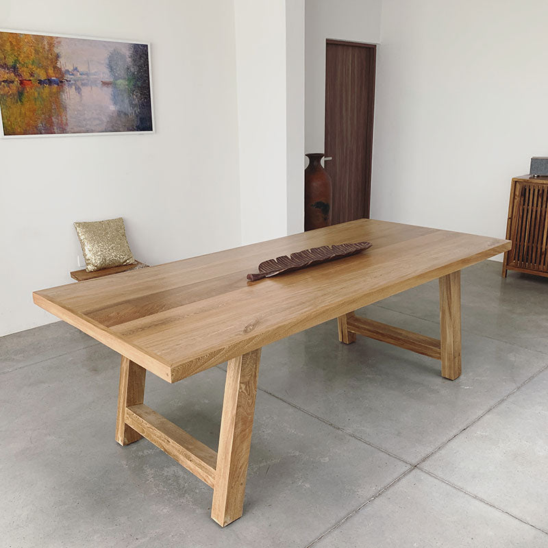 Mesa de comedor Flora de Madera Natural de Rosa Morada