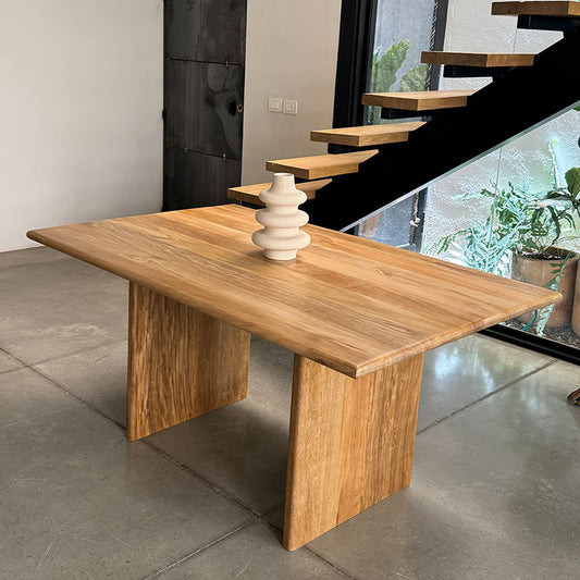 Mesa de comedor Luna de Madera Natural de Rosa Morada con sillas