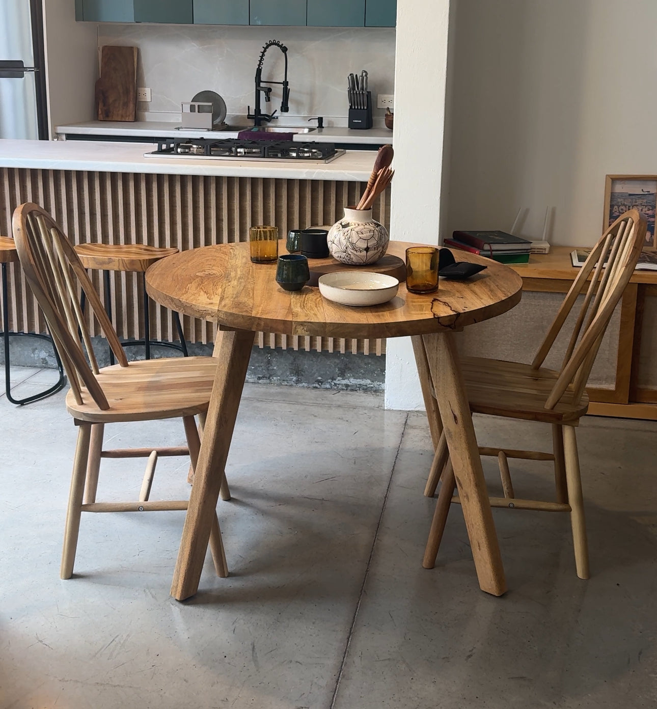 Mesa de comedor mango con sillas de madera